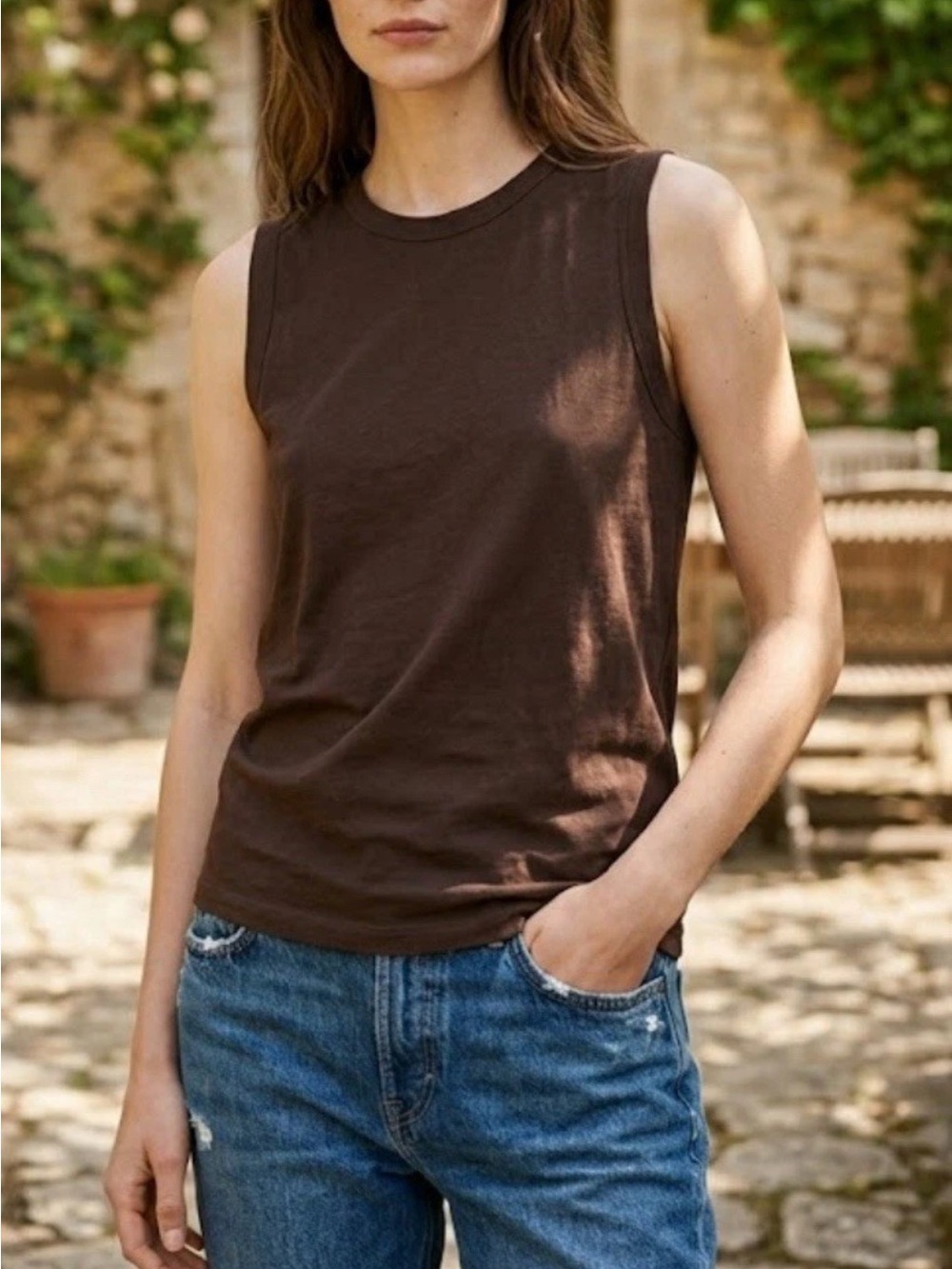 Easy Standard Sleeveless Crew Neck Tee in Brown M